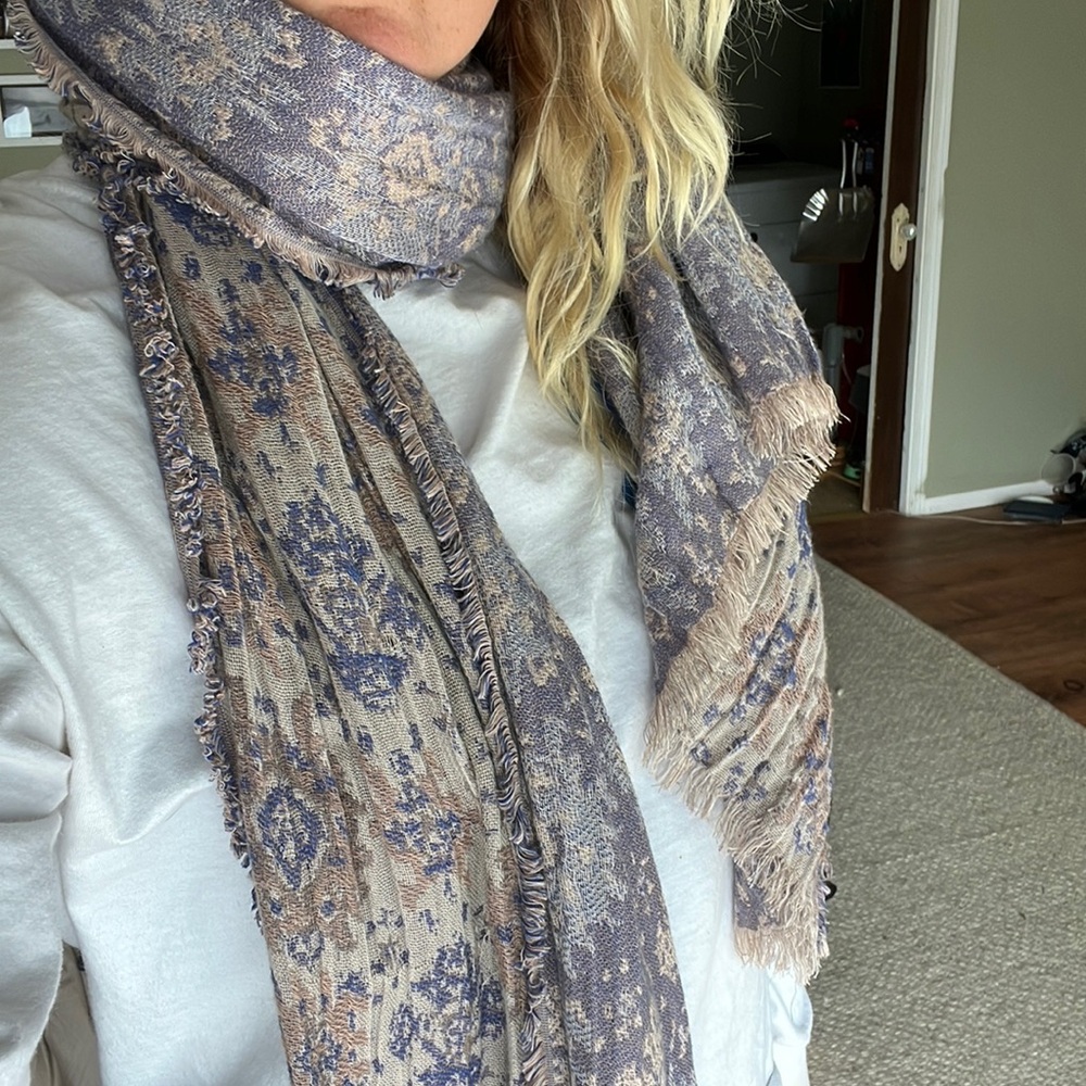 Beautiful shawl/scarf
